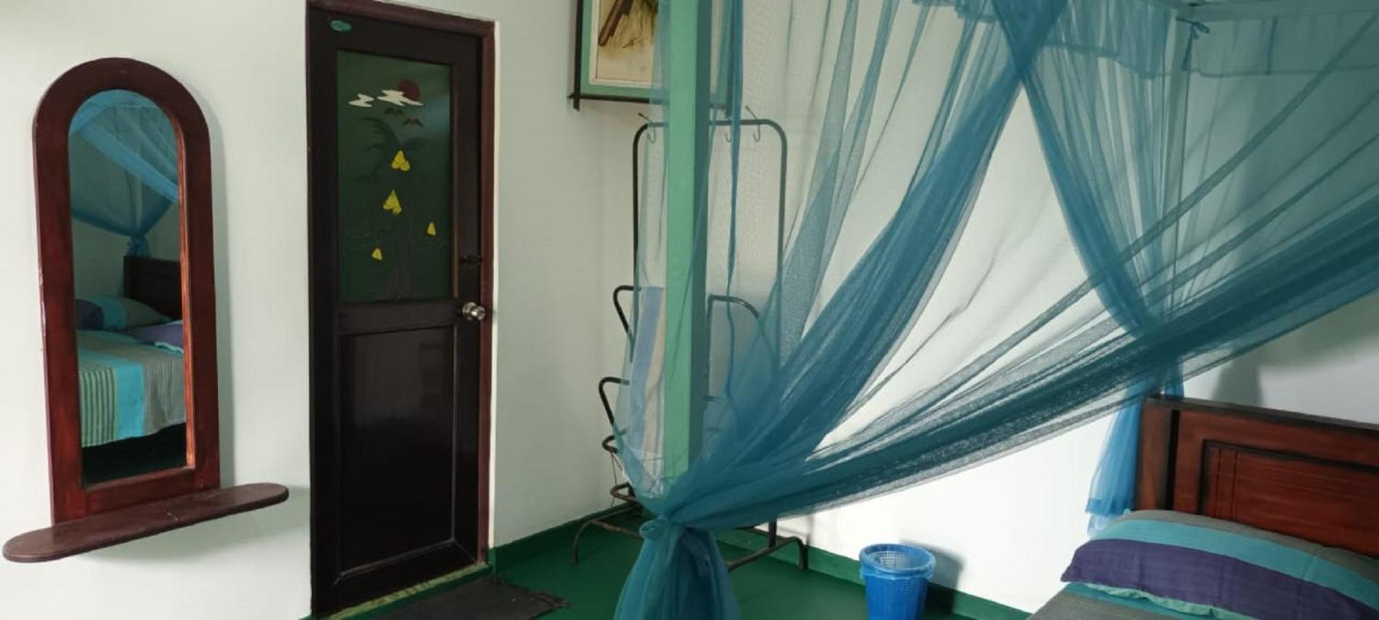 Lagoon Inn Hambantota Exterior photo