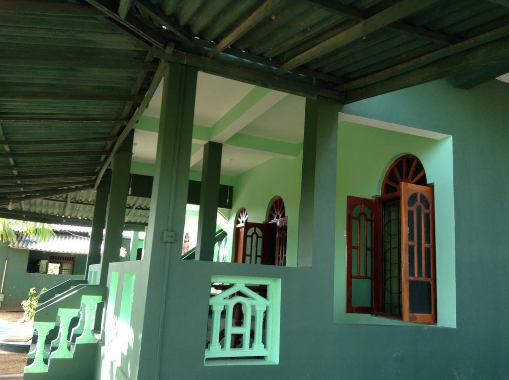 Lagoon Inn Hambantota Exterior photo