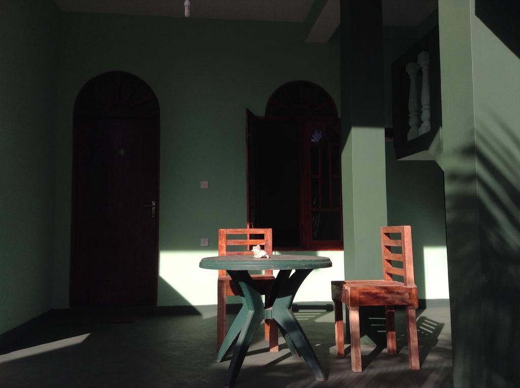 Lagoon Inn Hambantota Exterior photo