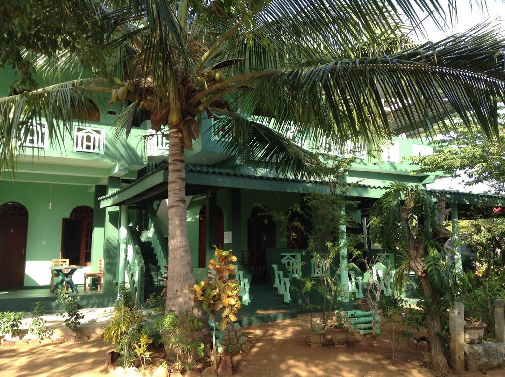 Lagoon Inn Hambantota Exterior photo