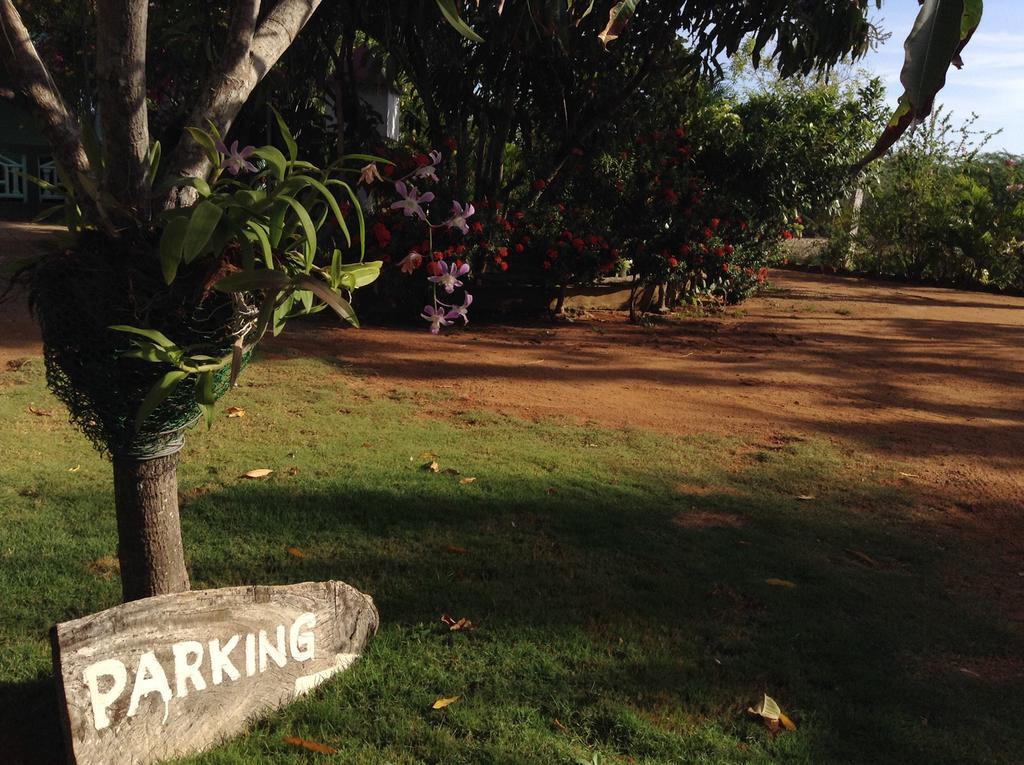 Lagoon Inn Hambantota Exterior photo