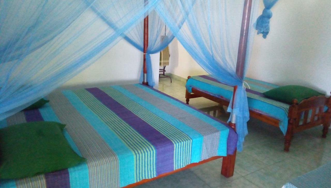 Lagoon Inn Hambantota Exterior photo